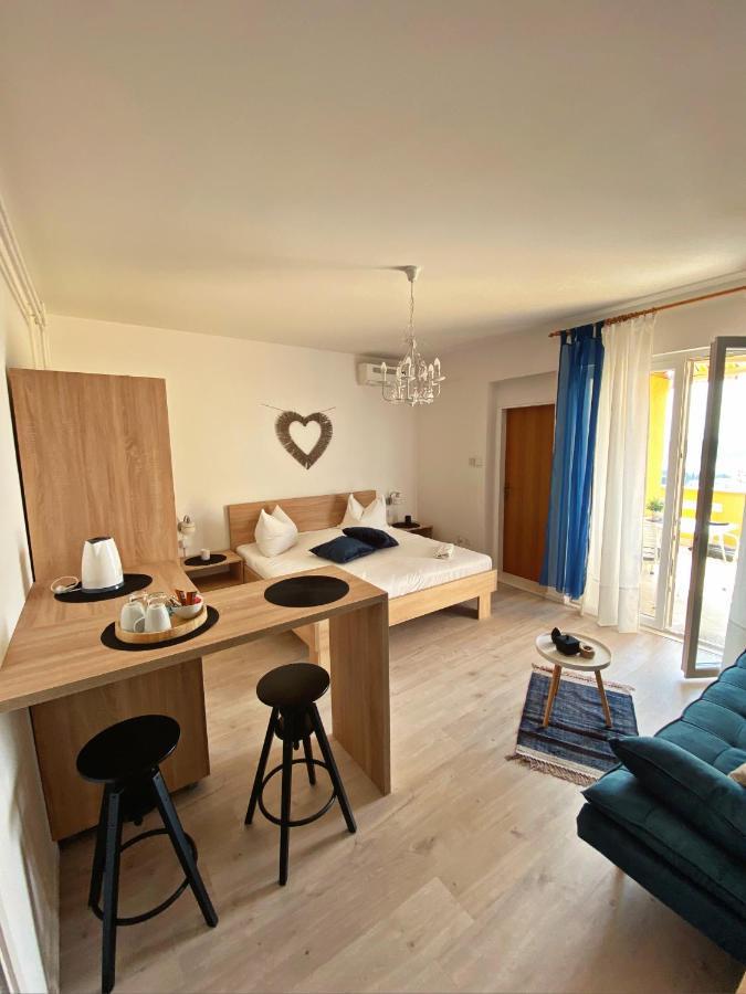 The Manzoni Family 3 Hotel Punat Eksteriør billede